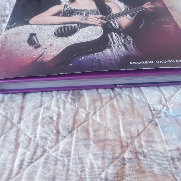 2011 Taylor Swift Hardcover Book - Picture 3 of 16